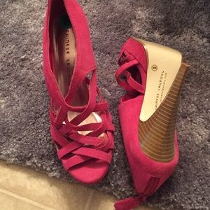 Chinese laundry pink strappy heel, size 8