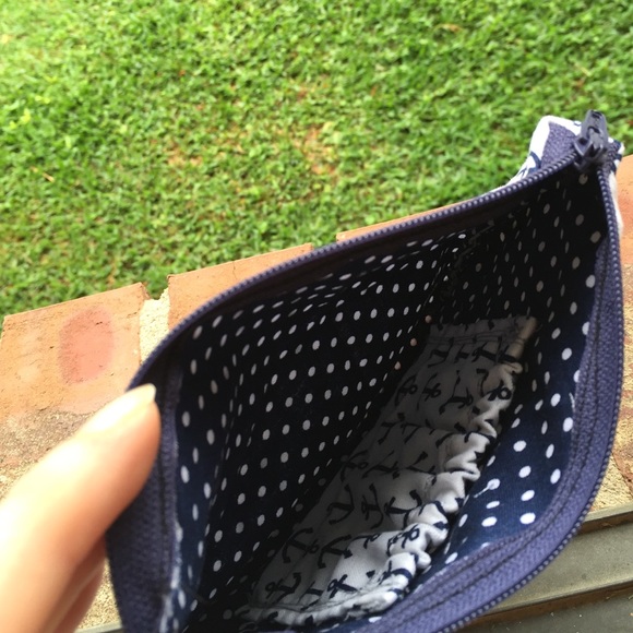 Toiletry pouch - Picture 2 of 3