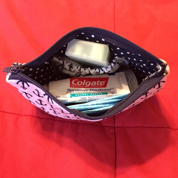 Toiletry pouch - Picture 3 of 3