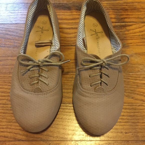 Brown flats - Picture 1 of 2