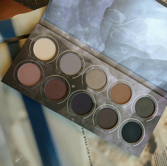 Zoeva smoky eyeshadow palette