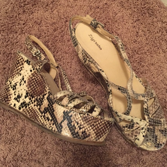 Snakeskin platform