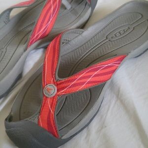 Covered toe flips from Keen