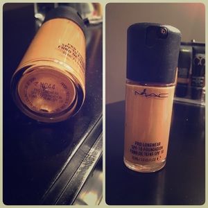 Pro longwear foundation MAC (NC44)