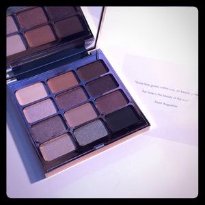 STILA Eyes Are The Window Shadow Palette