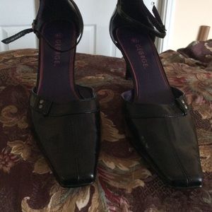 George heels size 9.5M