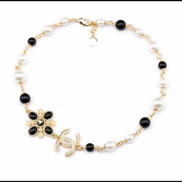 Jewelry - ⭐️Black and white pearl necklace⭐️
