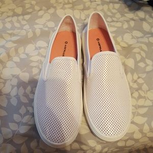 Airwalk slip on sneakers