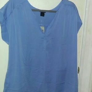 Ann Taylor Summer Blue Top. Size XL.