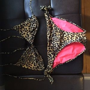 Leopard VS Bathing Suit