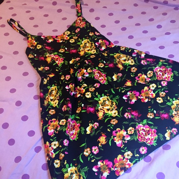 Tobi Dresses & Skirts - 🔸FINAL PRICE🔸Black floral dress