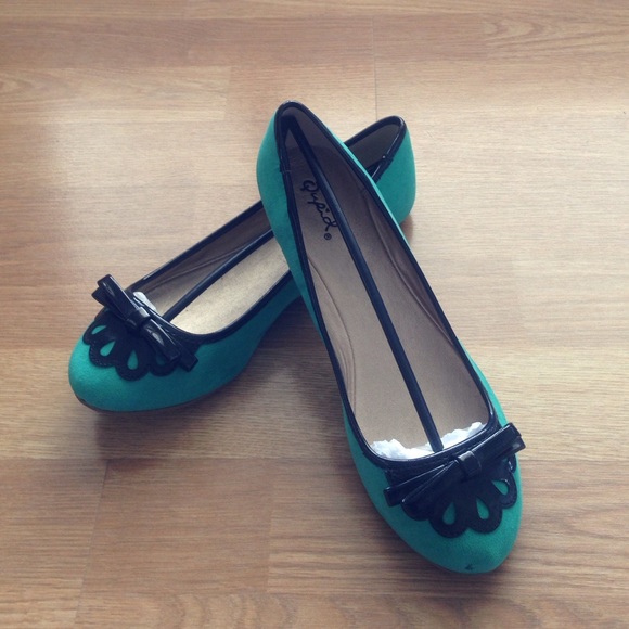 Flat shoes