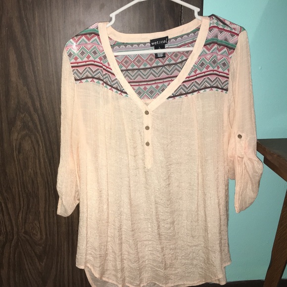 A long sleeve with a unique chevron print