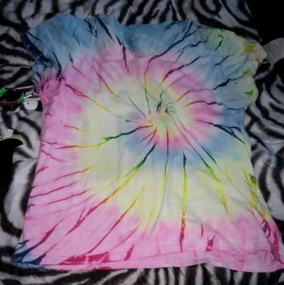 Tie dye v neck