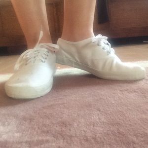 Little white sneakers ☀️