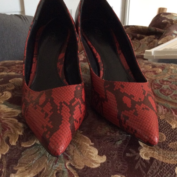 Snakeskin heels size10