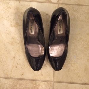 Steve Madden black patten leather heels