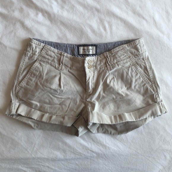 Khaki Abercrombie & Fitch shorts