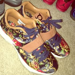 Nike KD7 Floral Size 10.5 US Mens Basketball Shoe
