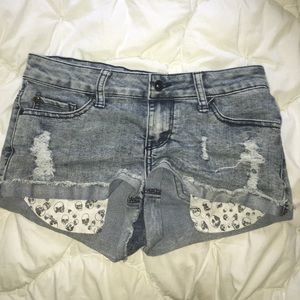 Jean shorts w/ skull pockets