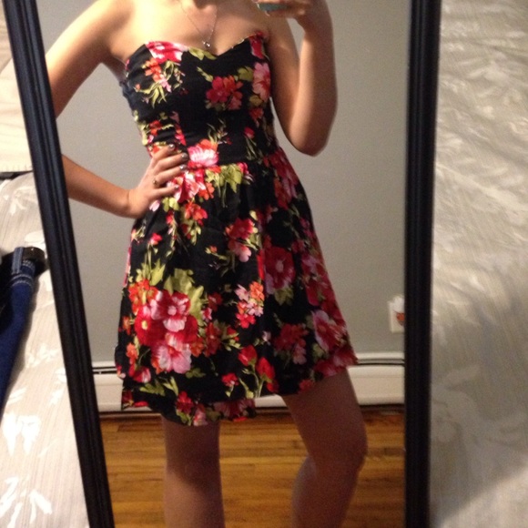 Strapless Floral Dress (Urban Outfitters) - Picture 4 of 4