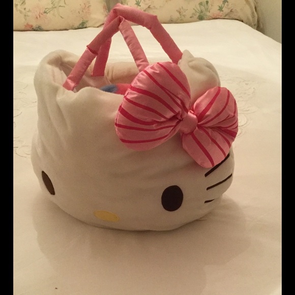 Hello Kitty Throw Blanket/ Pillow Set - Picture 3 of 4