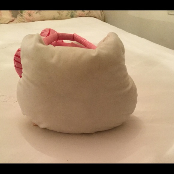 Hello Kitty Throw Blanket/ Pillow Set - Picture 4 of 4