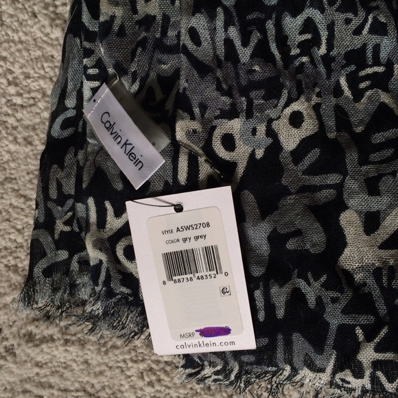 Two scarfs - Picture 3 of 3