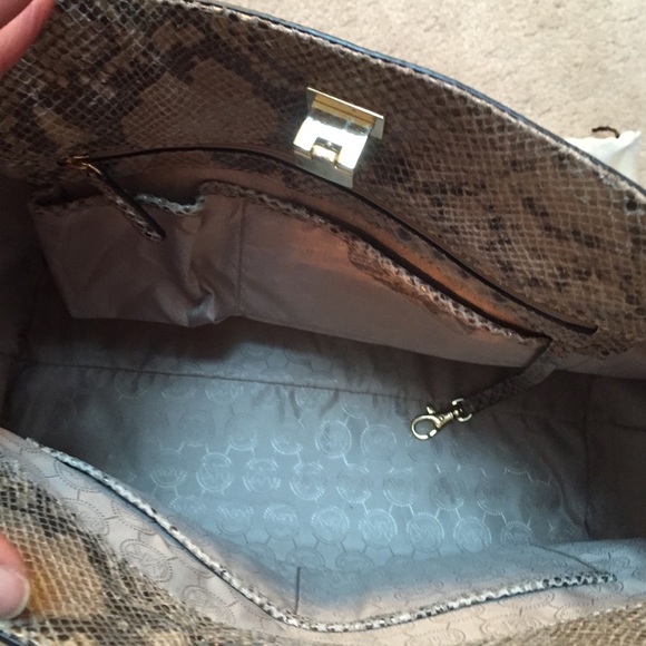 NWT Michael Kors Lg Astrid Snake Embossed - Picture 2 of 2