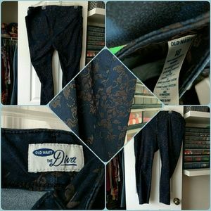 Skinny pants with textured design