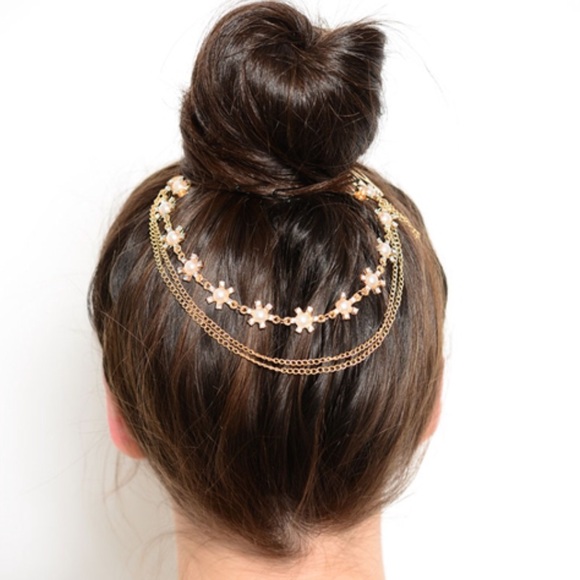 Boutique Accessories - 🎉HP🎉 Multiple Chains w/ Stars Hair Accessory