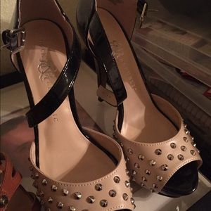 Rock & Republic Black & Tan Studded Platform Heel
