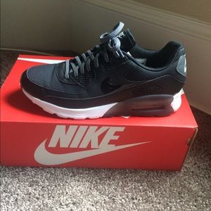 Nike air max ultra 8.5 like new.