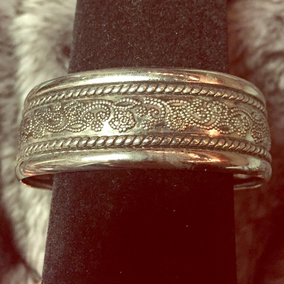 Silver Navajo Cuff Bracelet ✨ Lia Sophia