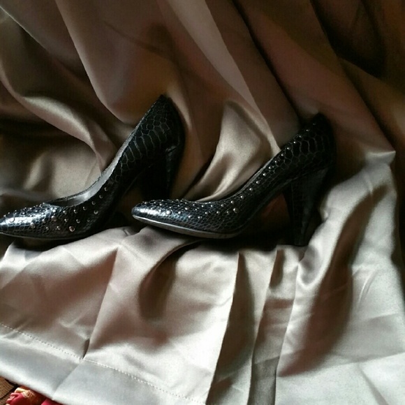 Sexy Libby Edelman crocodile studded kitten heels - Picture 3 of 4