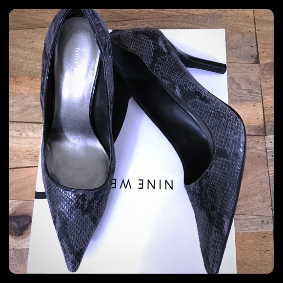LAST CHANCE! Nine West snake pumps