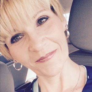 Meet your Posher, Leslie