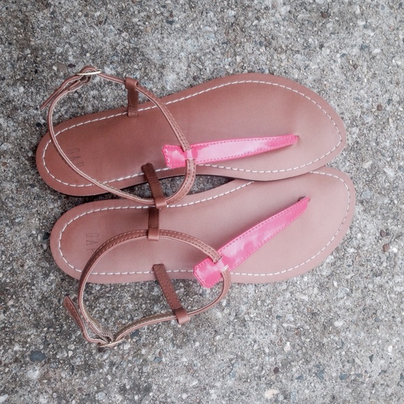 ✨ GAP Summer Sandals ✨🌾 - Picture 2 of 4