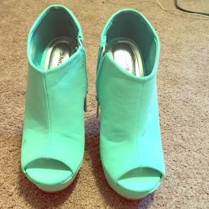 Turquoise wedges... Light scuffs