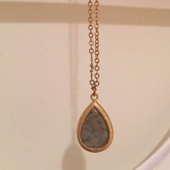 Gold Necklace with a Green Stone - Picture 2 of 4