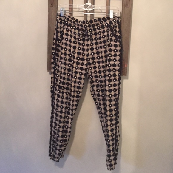 Anthropologie Lace embroidered Hei Hei Joggers