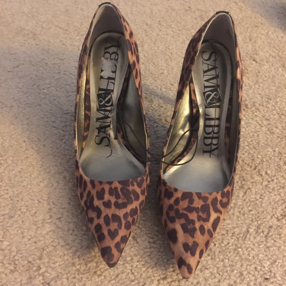 Cheetah print heels size 8 new!