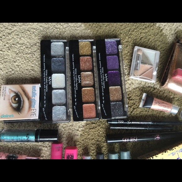 Makeup - image 3