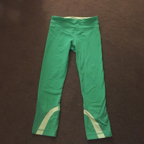 Lululemon 'wonder under' crop leggings!