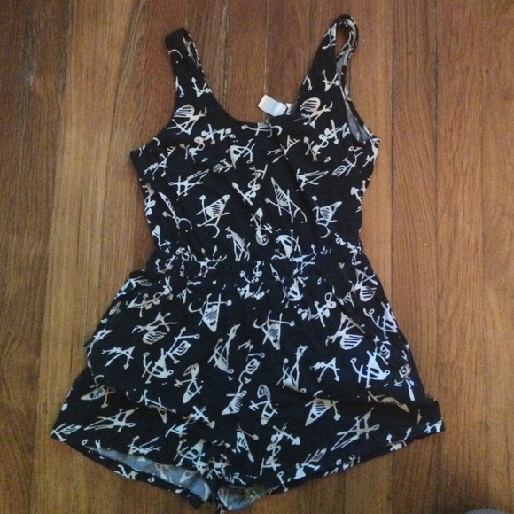 Distressed tribal/abstract romper Sz M