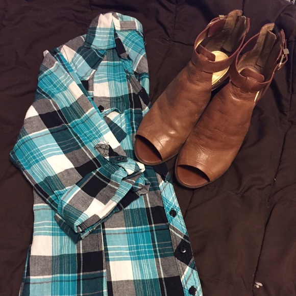 Plaid roll sleeve top