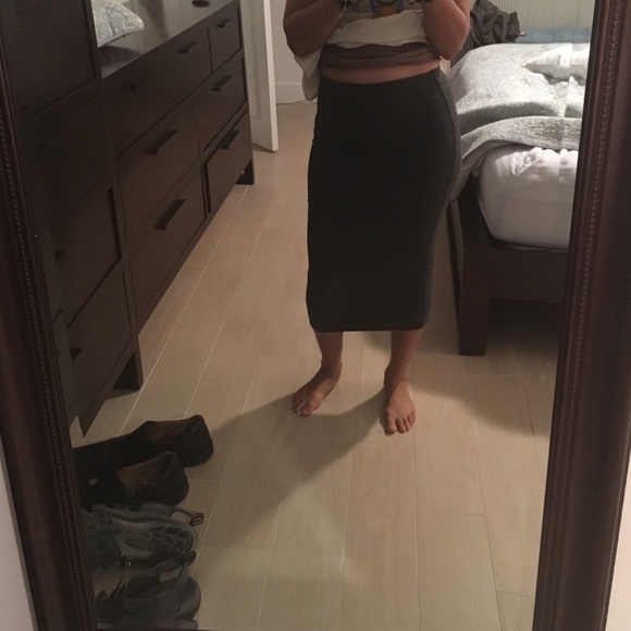 Slim fit ..3 quarters down leg long. 1 am 5 foot