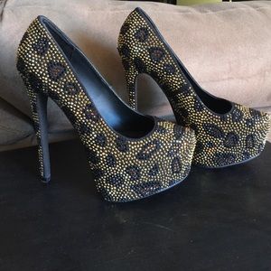 Steve Madden "Dyvinal" Pumps