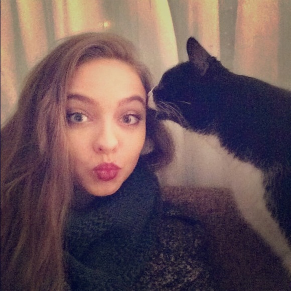 Meet Your Posher! - Picture 3 of 5