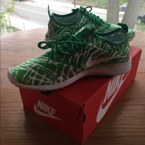 NIB NIKE Juvenate Print Spring Leaf Various sizes - Picture 2 of 4